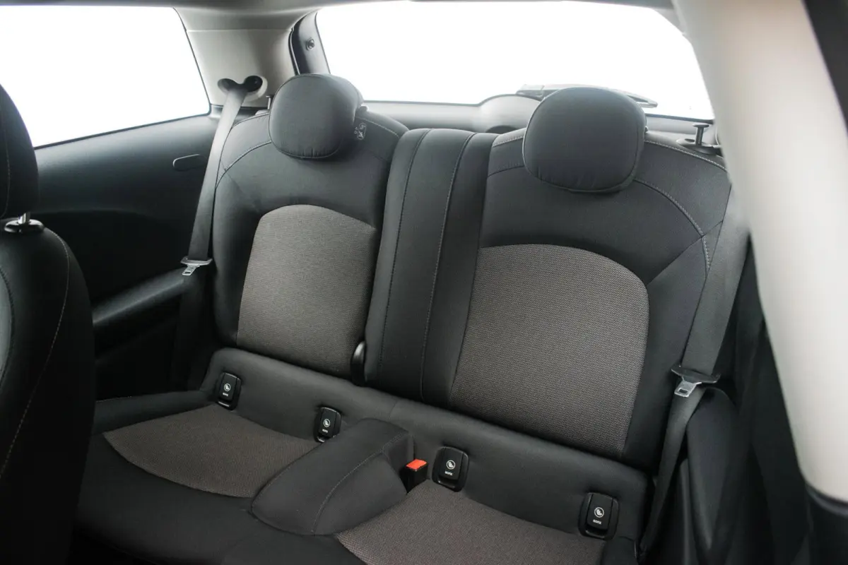 1.2 One Business [ Stoelverwarming Cruise Control Bluetooth Parkeersensoren Airco ]