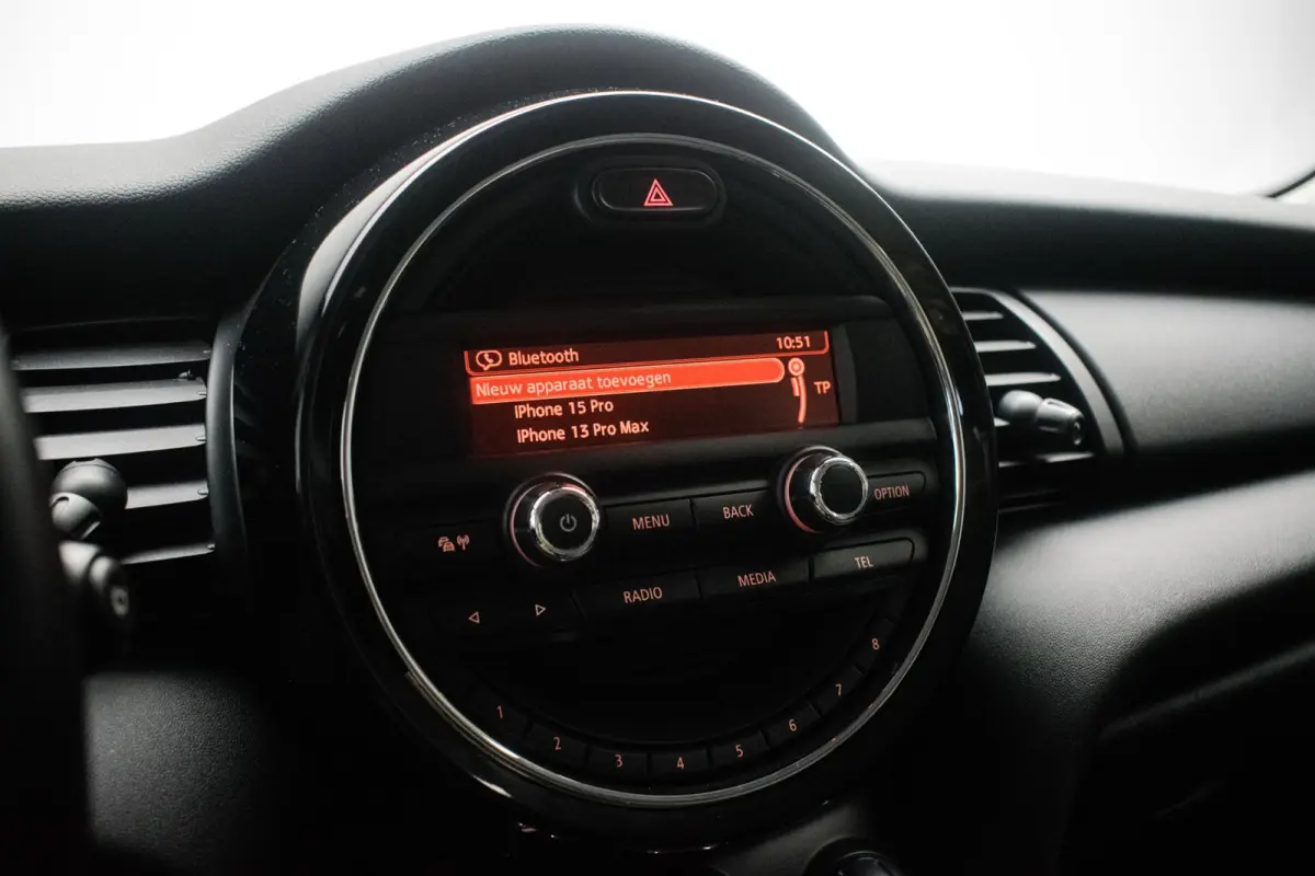 1.2 One Business [ Stoelverwarming Cruise Control Bluetooth Parkeersensoren Airco ]