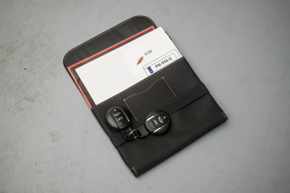 1.2 One Business [ Stoelverwarming Cruise Control Bluetooth Parkeersensoren Airco ]