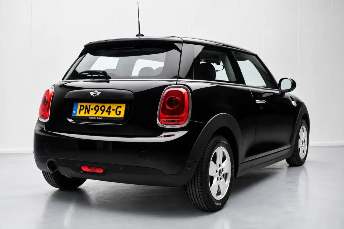 1.2 One Business [ Stoelverwarming Cruise Control Bluetooth Parkeersensoren Airco ]