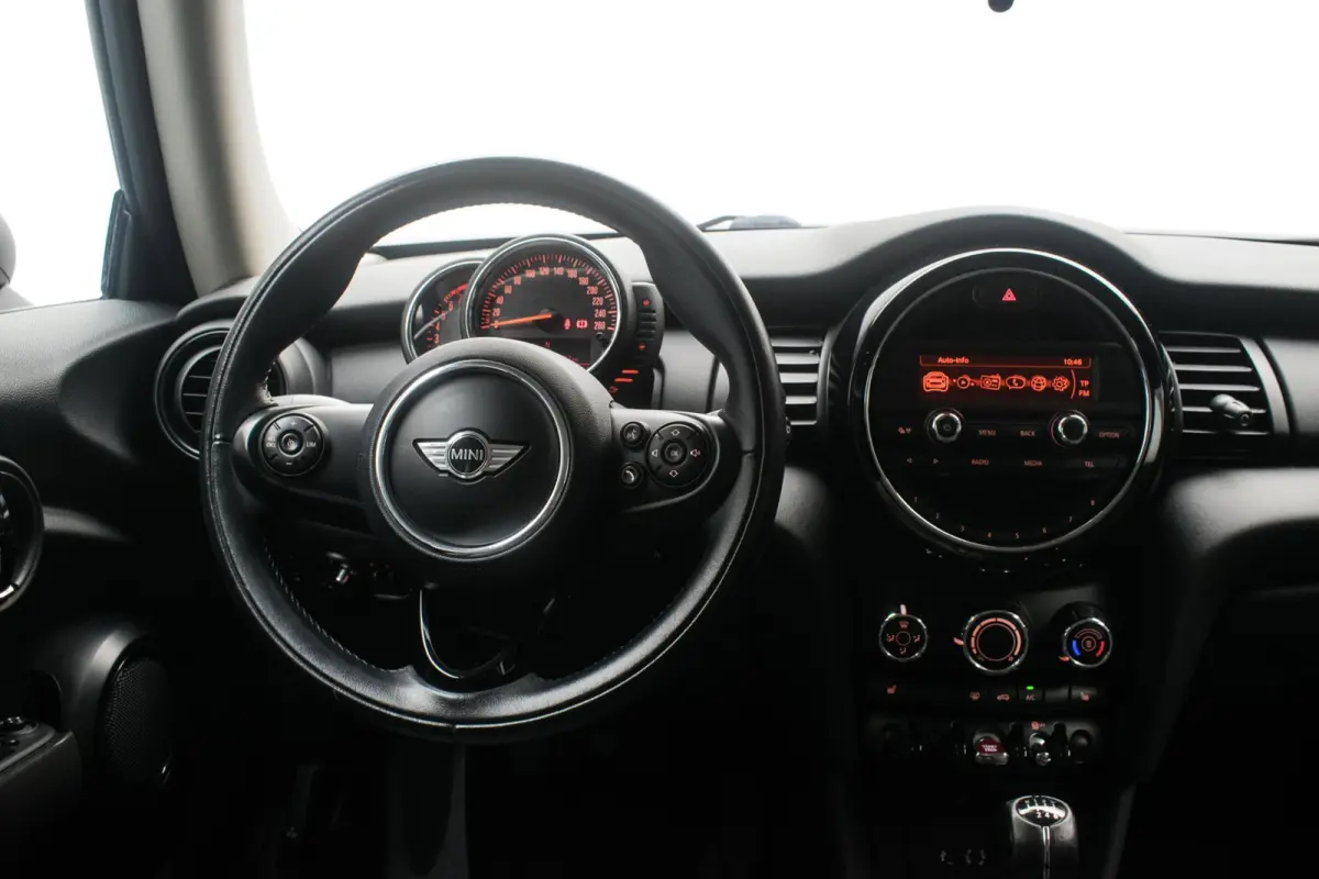 1.2 One Business [ Stoelverwarming Cruise Control Bluetooth Parkeersensoren Airco ]