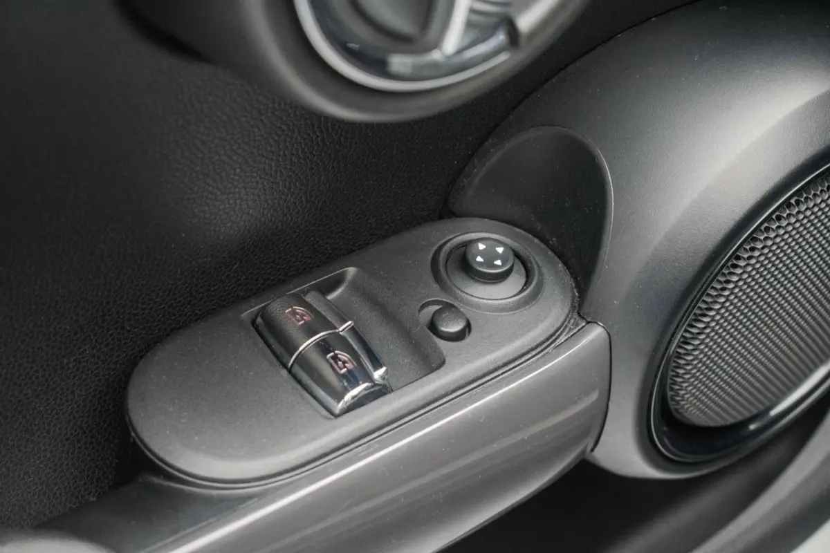 1.2 One Business [ Stoelverwarming Cruise Control Bluetooth Parkeersensoren Airco ]