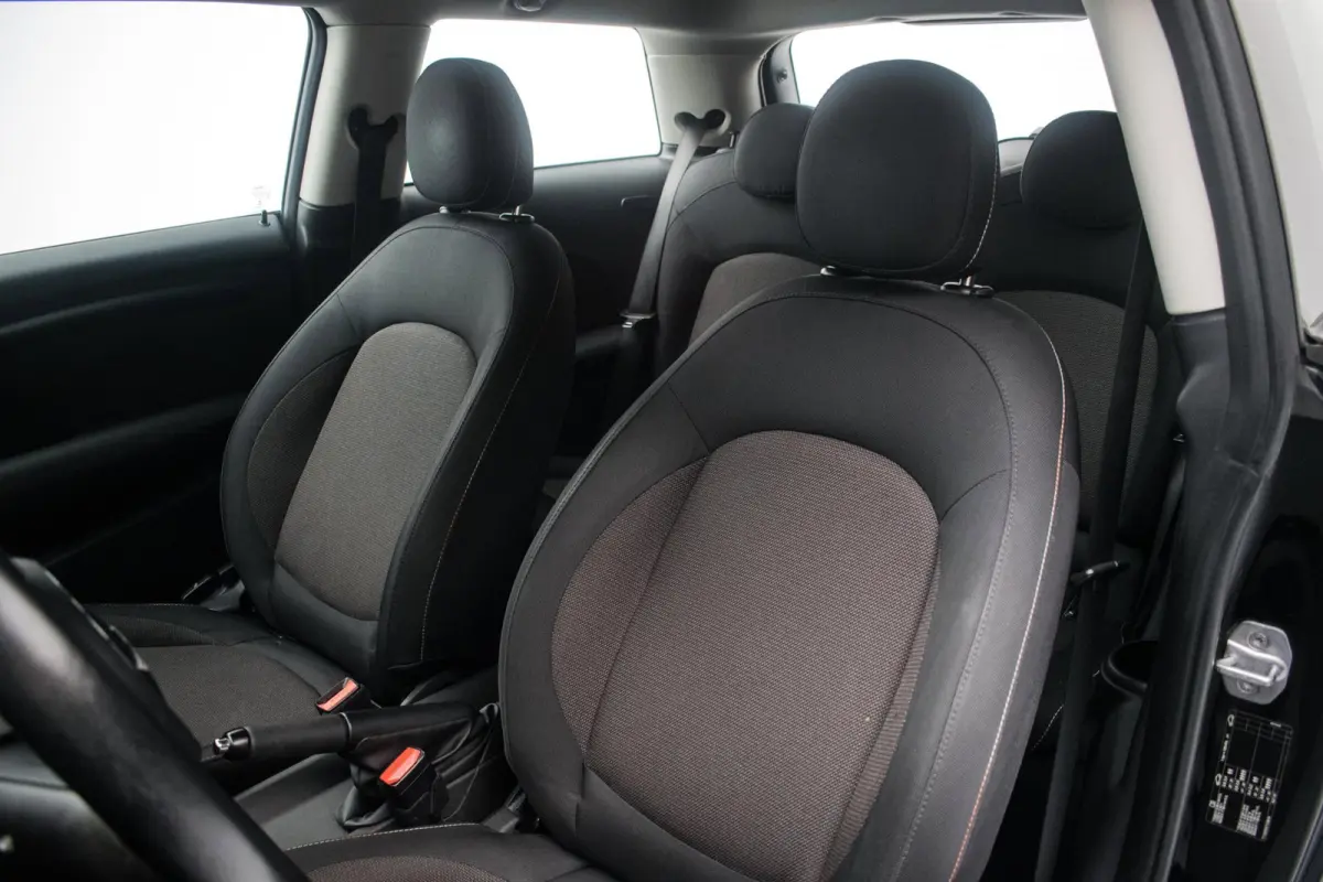 1.2 One Business [ Stoelverwarming Cruise Control Bluetooth Parkeersensoren Airco ]