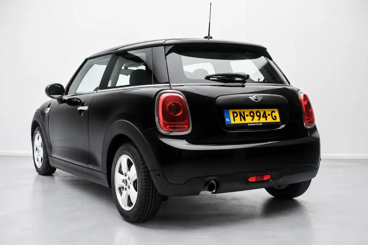 1.2 One Business [ Stoelverwarming Cruise Control Bluetooth Parkeersensoren Airco ]
