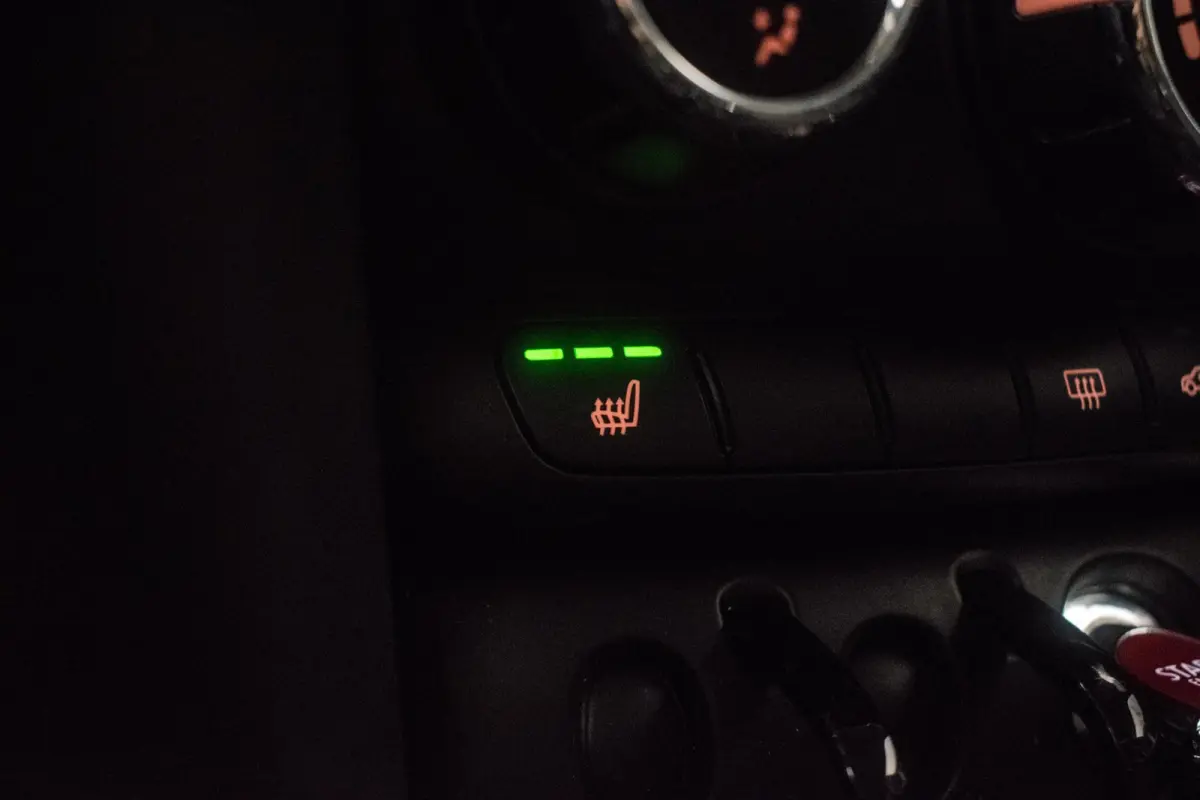 1.2 One Business [ Stoelverwarming Cruise Control Bluetooth Parkeersensoren Airco ]