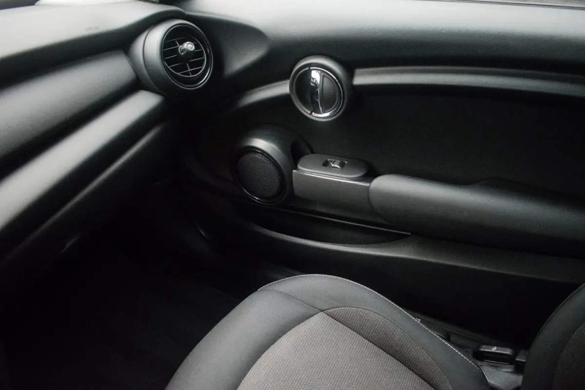 1.2 One Business [ Stoelverwarming Cruise Control Bluetooth Parkeersensoren Airco ]
