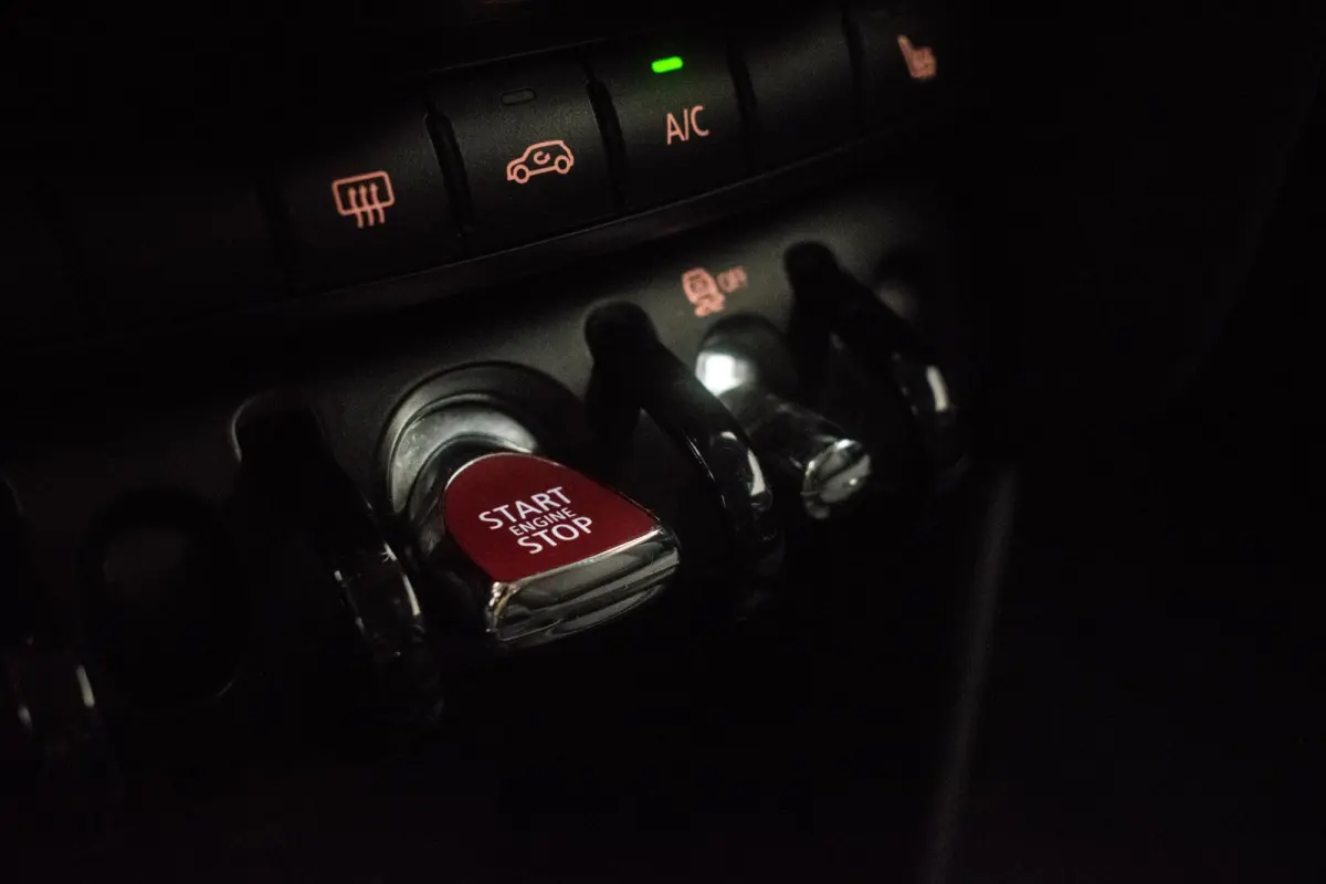 1.2 One Business [ Stoelverwarming Cruise Control Bluetooth Parkeersensoren Airco ]