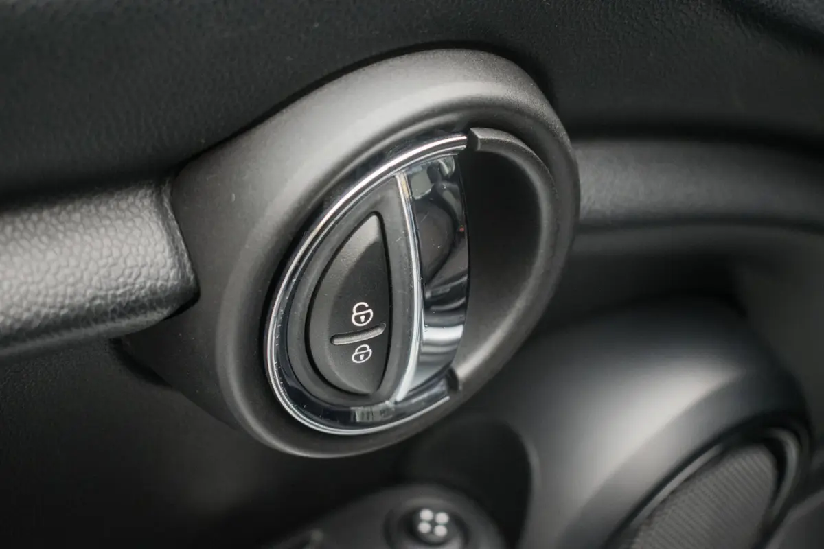 1.2 One Business [ Stoelverwarming Cruise Control Bluetooth Parkeersensoren Airco ]
