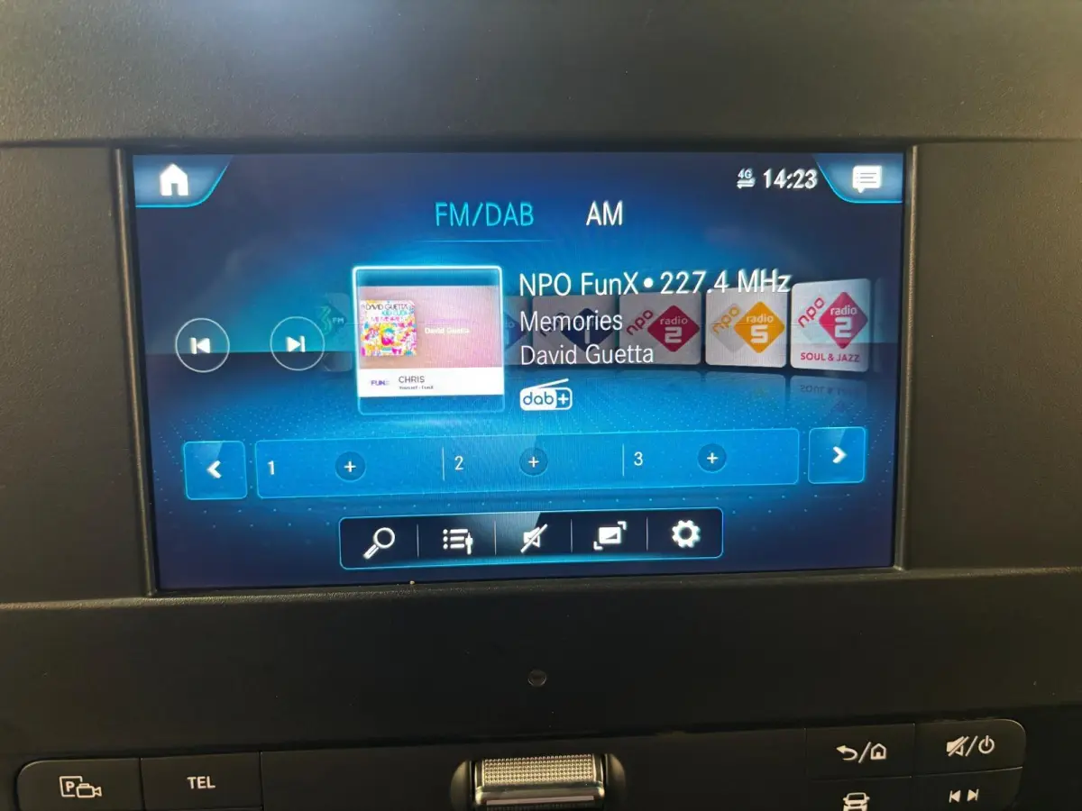 315 1.9 CDI L2H2 RWD Automaat 9-G tronic Airco Navigatie Camera Cruise control 3Zits Electra pakket DAB