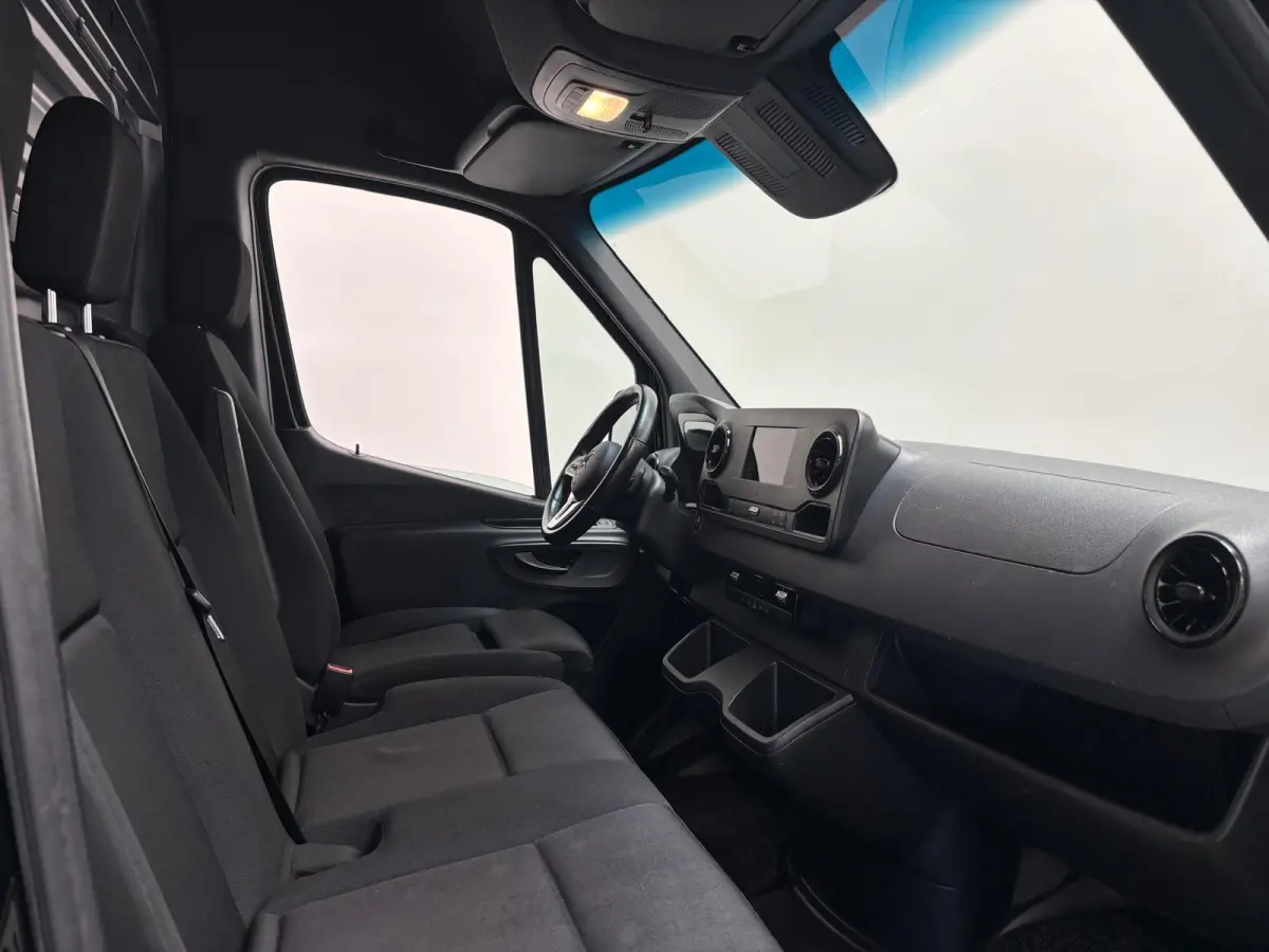 315 1.9 CDI L2H2 RWD Automaat 9-G tronic Airco Navigatie Camera Cruise control 3Zits Electra pakket DAB