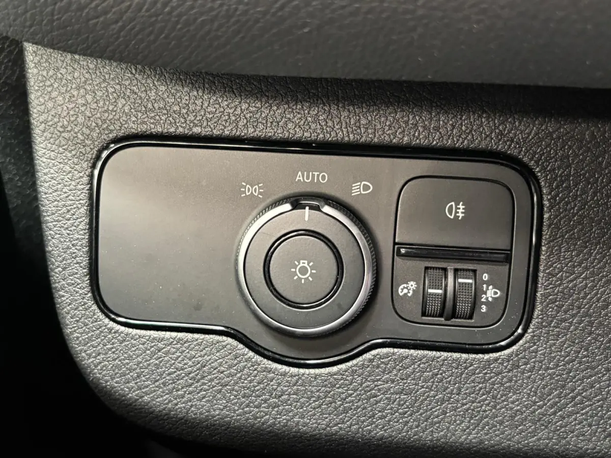 315 1.9 CDI L2H2 RWD Automaat 9-G tronic Airco Navigatie Camera Cruise control 3Zits Electra pakket DAB