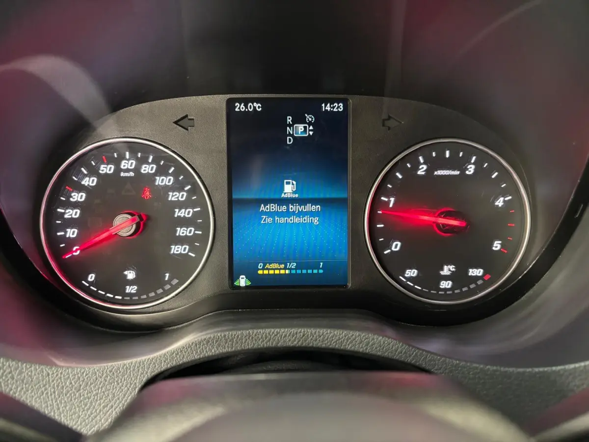 315 1.9 CDI L2H2 RWD Automaat 9-G tronic Airco Navigatie Camera Cruise control 3Zits Electra pakket DAB