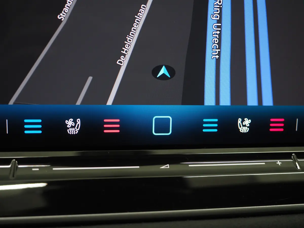 1.5 eHybrid R-Line Black | 5 Jaar Garantie | Leder | Panoramadak | Stoelventilatie | Trekhaak | Harman/Kardon | Massage | 360