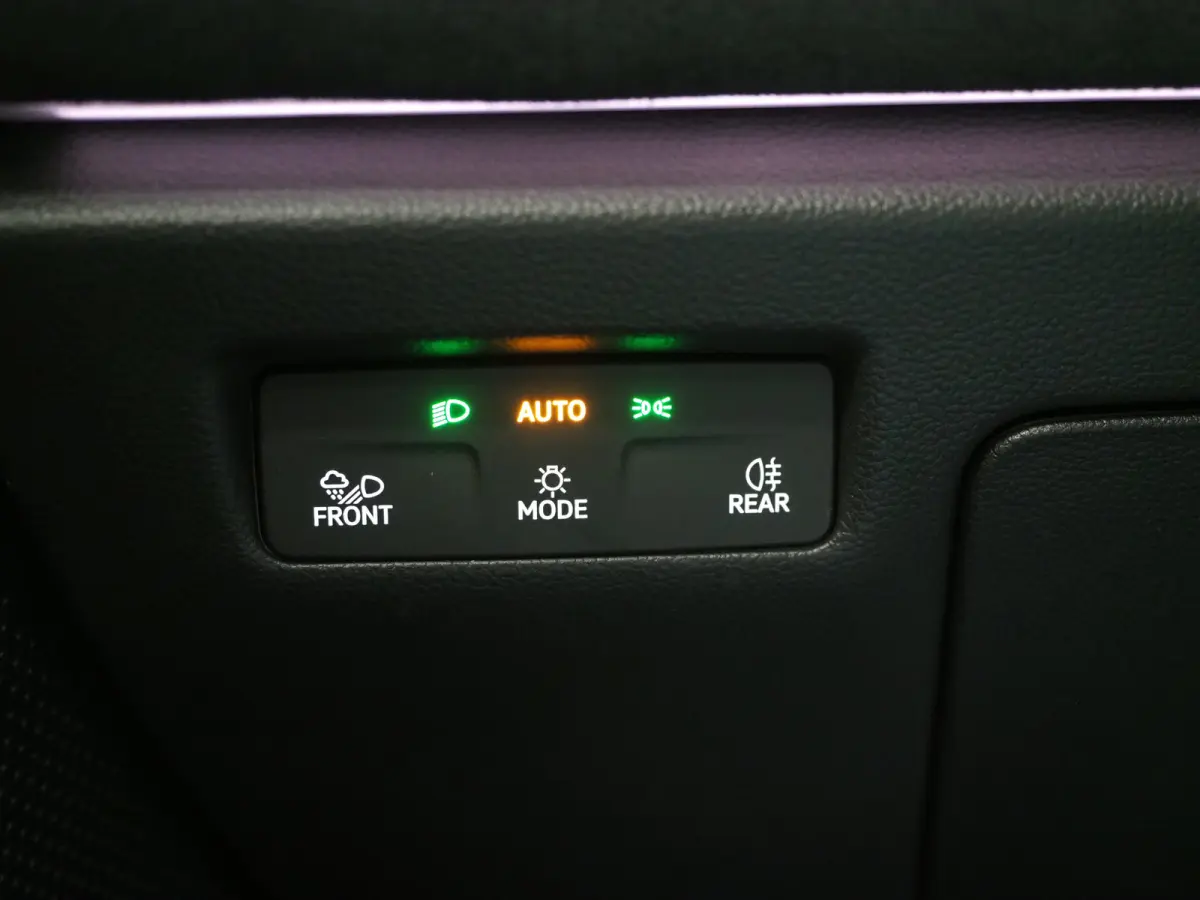 1.5 eHybrid R-Line Black | 5 Jaar Garantie | Leder | Panoramadak | Stoelventilatie | Trekhaak | Harman/Kardon | Massage | 360