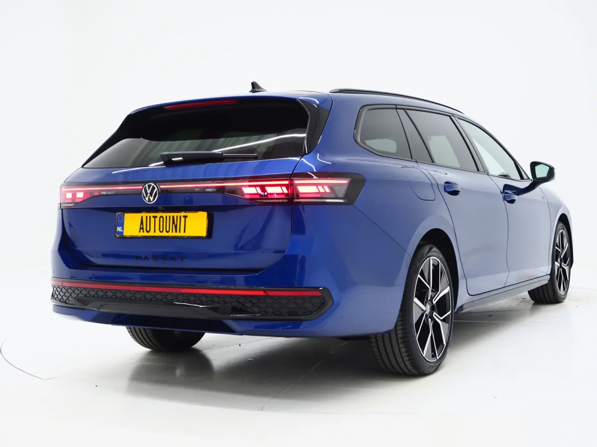 1.5 eHybrid R-Line Black | 5 Jaar Garantie | Leder | Panoramadak | Stoelventilatie | Trekhaak | Harman/Kardon | Massage | 360