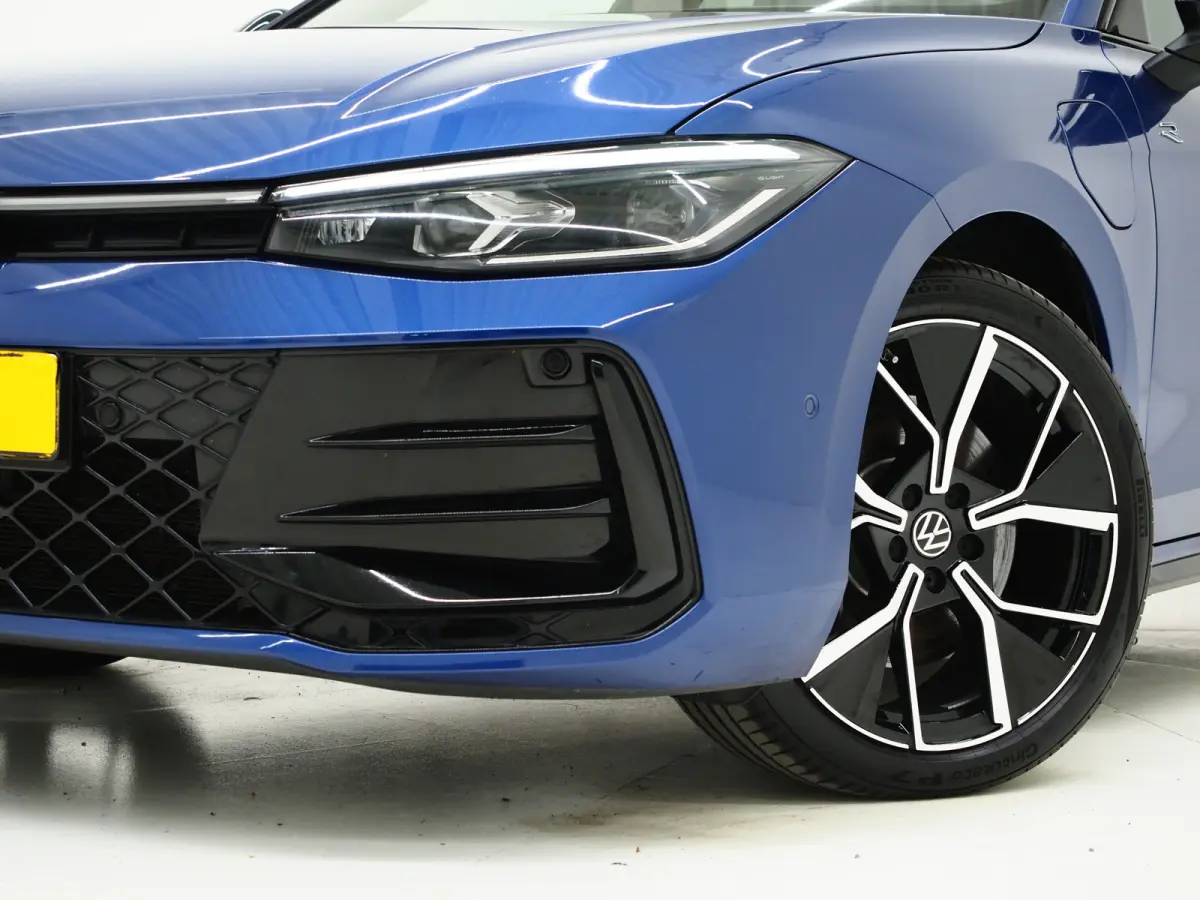 1.5 eHybrid R-Line Black | 5 Jaar Garantie | Leder | Panoramadak | Stoelventilatie | Trekhaak | Harman/Kardon | Massage | 360