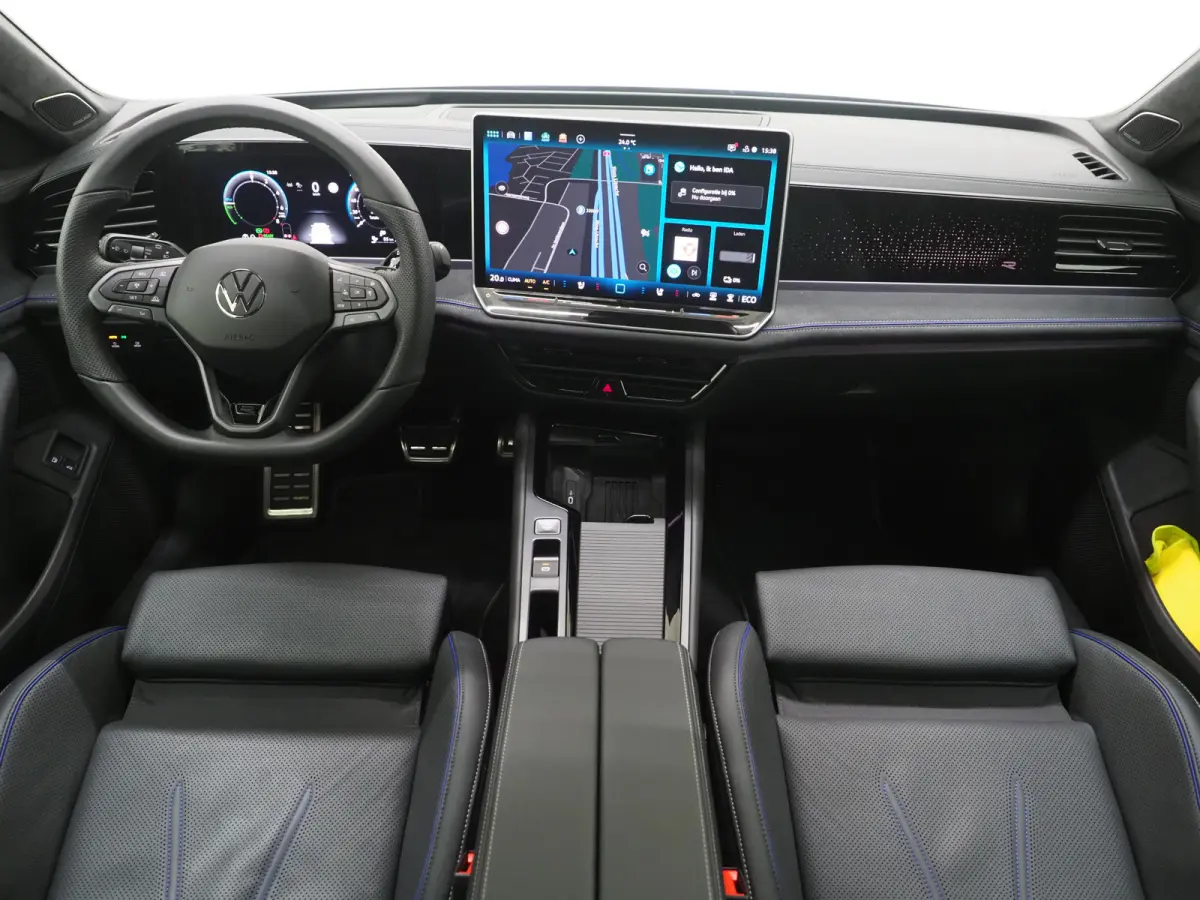 1.5 eHybrid R-Line Black | 5 Jaar Garantie | Leder | Panoramadak | Stoelventilatie | Trekhaak | Harman/Kardon | Massage | 360