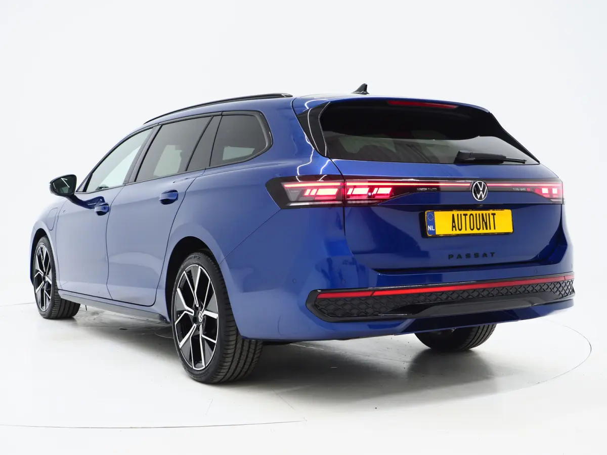 1.5 eHybrid R-Line Black | 5 Jaar Garantie | Leder | Panoramadak | Stoelventilatie | Trekhaak | Harman/Kardon | Massage | 360