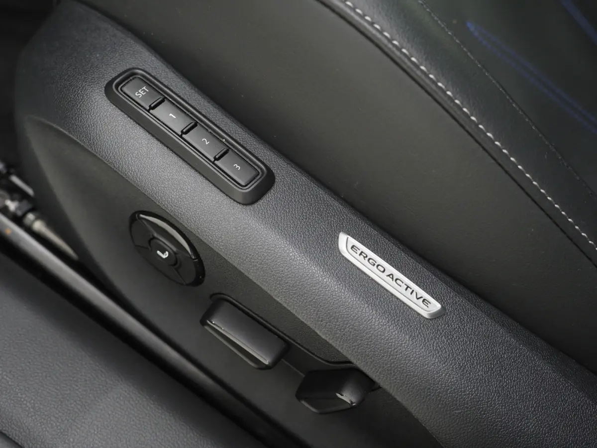 1.5 eHybrid R-Line Black | 5 Jaar Garantie | Leder | Panoramadak | Stoelventilatie | Trekhaak | Harman/Kardon | Massage | 360