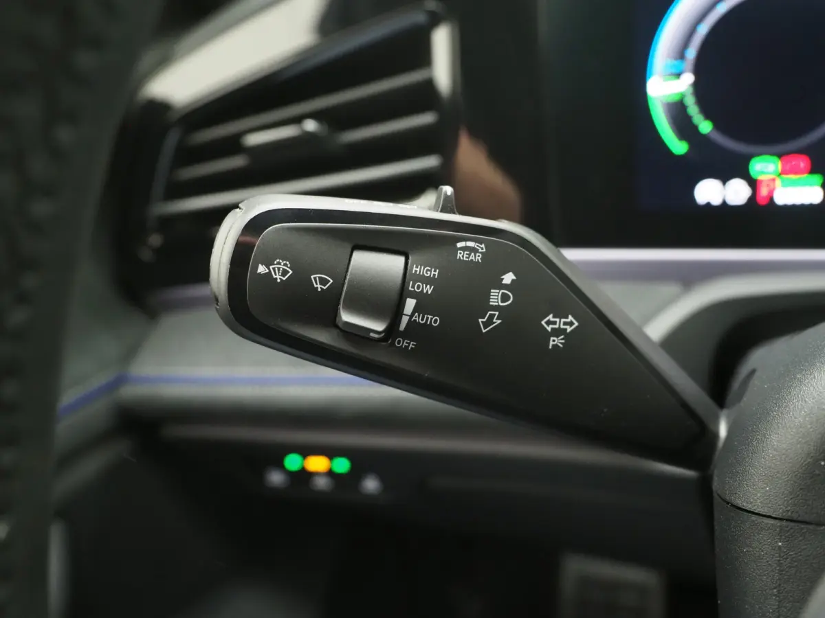 1.5 eHybrid R-Line Black | 5 Jaar Garantie | Leder | Panoramadak | Stoelventilatie | Trekhaak | Harman/Kardon | Massage | 360