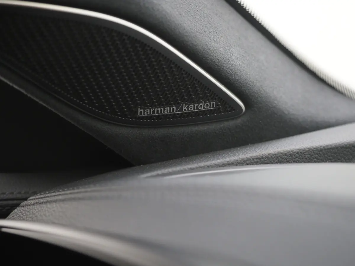 1.5 eHybrid R-Line Black | 5 Jaar Garantie | Leder | Panoramadak | Stoelventilatie | Trekhaak | Harman/Kardon | Massage | 360