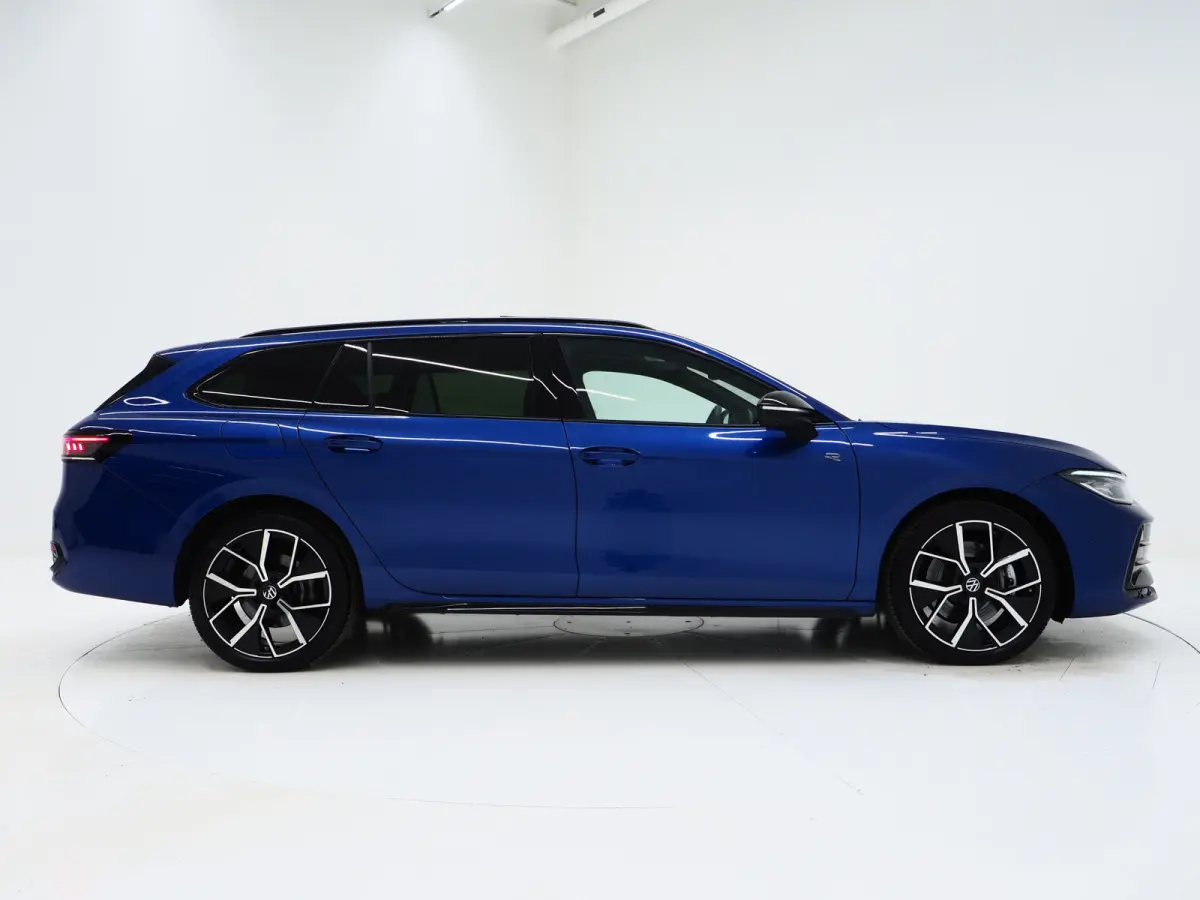 1.5 eHybrid R-Line Black | 5 Jaar Garantie | Leder | Panoramadak | Stoelventilatie | Trekhaak | Harman/Kardon | Massage | 360