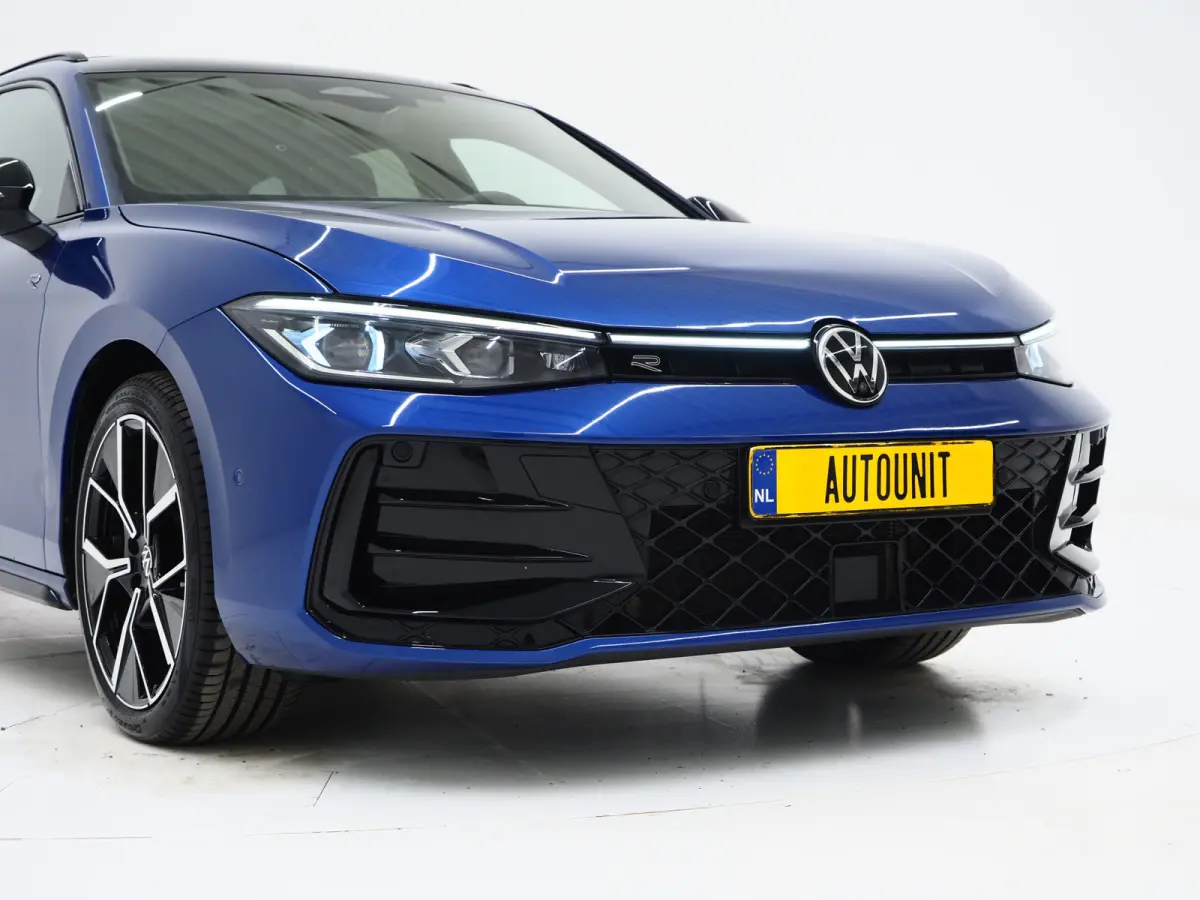 1.5 eHybrid R-Line Black | 5 Jaar Garantie | Leder | Panoramadak | Stoelventilatie | Trekhaak | Harman/Kardon | Massage | 360