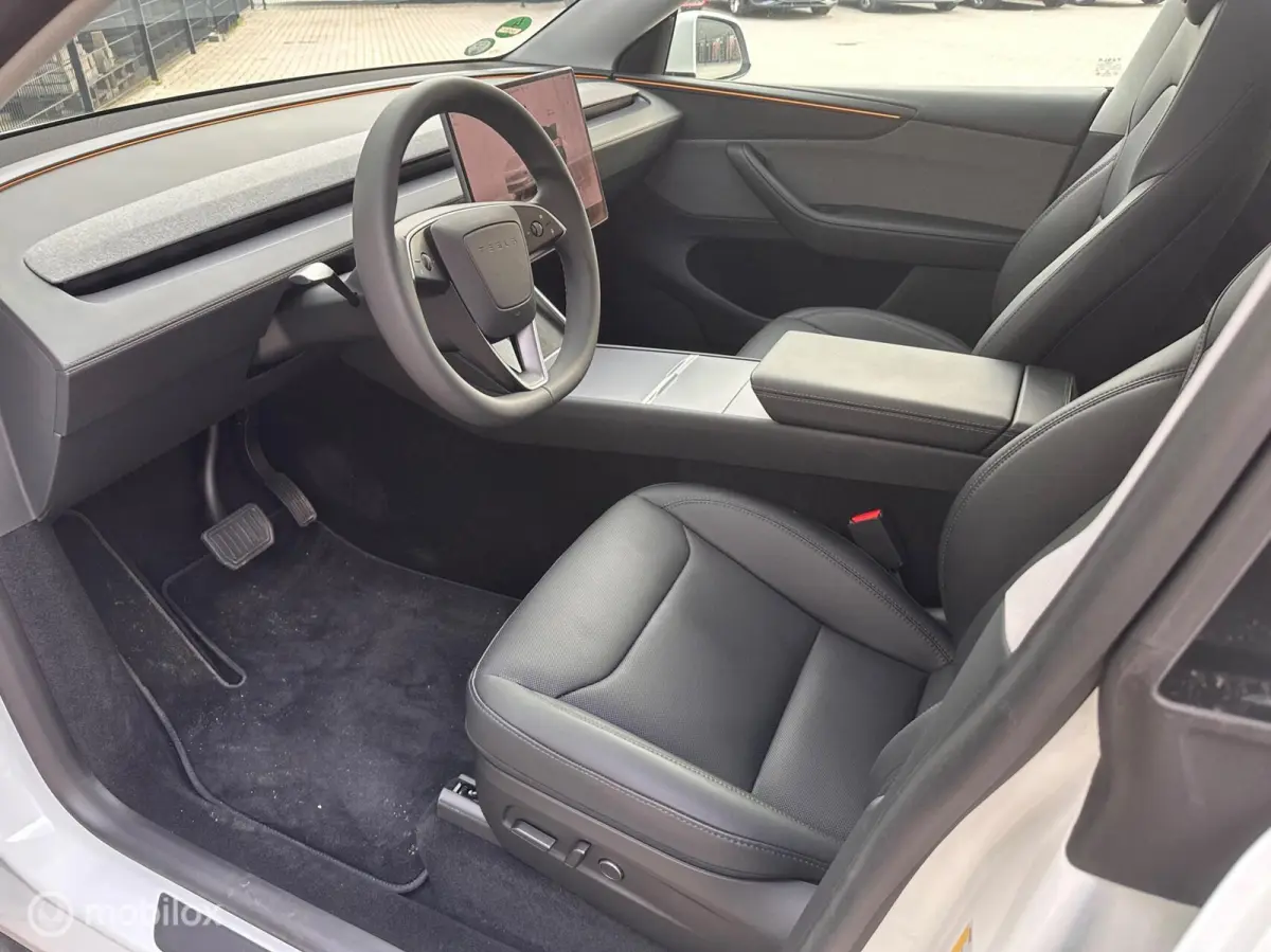 RWD 58 kWh | Premium Interior | FSD4 | Stoelverwarming en ventilatie | LFP Accu