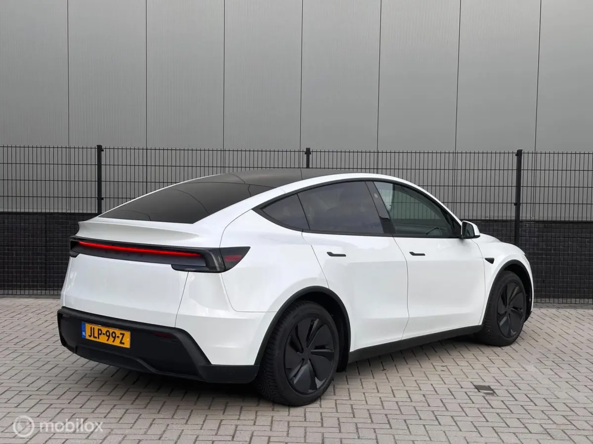 RWD 58 kWh | Premium Interior | FSD4 | Stoelverwarming en ventilatie | LFP Accu