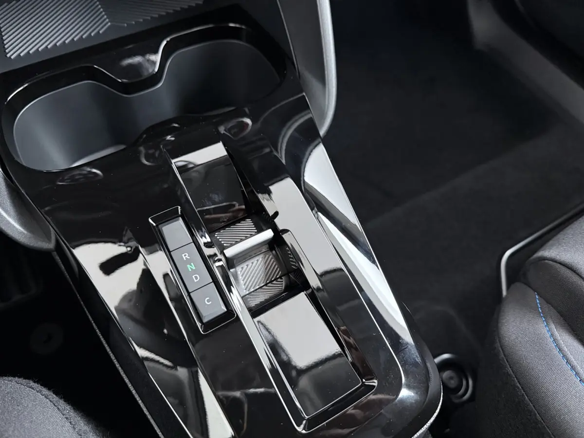Tonic 113pk Comfort Range 44 kWh €3455,- korting ! | Carplay | Head-up display | Parkeersensor achter | Cruise Control