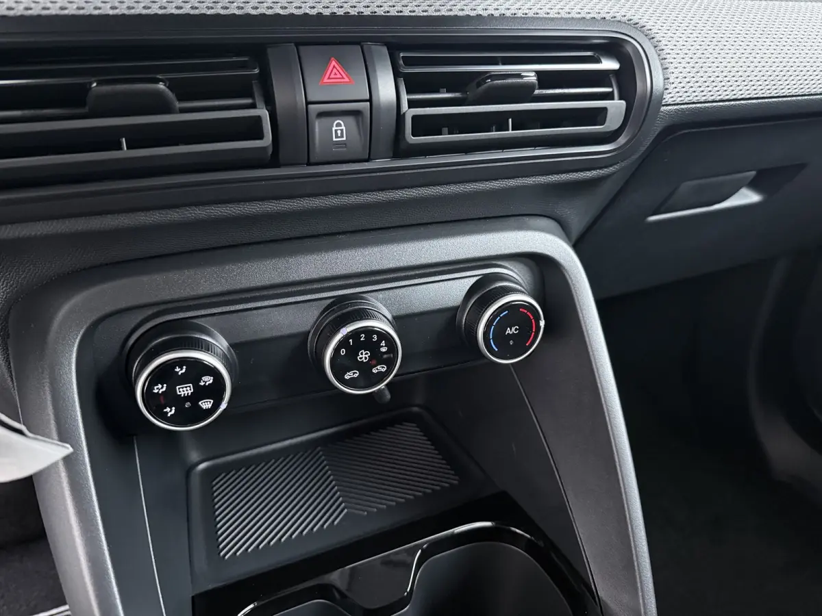 Tonic 113pk Comfort Range 44 kWh €3455,- korting ! | Carplay | Head-up display | Parkeersensor achter | Cruise Control