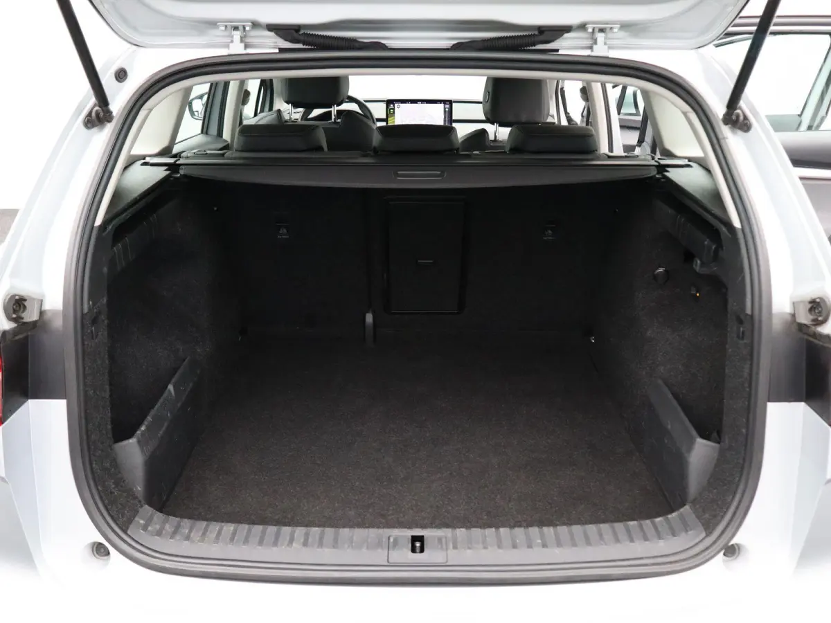 60 Sportline Business | LEDEREN BEKLEDING | 20 " LICHTMETALEN VELGEN | NAVIGATIE FULL MAP | APPLE/ANDROID CARPLAY | 12 MAANDEN BOVAG GARANTIE |