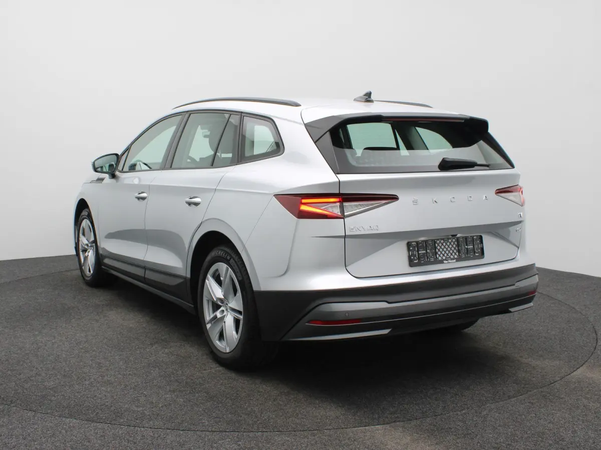 60 Sportline Business | LEDEREN BEKLEDING | 20 " LICHTMETALEN VELGEN | NAVIGATIE FULL MAP | APPLE/ANDROID CARPLAY | 12 MAANDEN BOVAG GARANTIE |