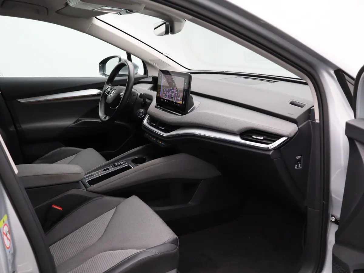 60 Sportline Business | LEDEREN BEKLEDING | 20 " LICHTMETALEN VELGEN | NAVIGATIE FULL MAP | APPLE/ANDROID CARPLAY | 12 MAANDEN BOVAG GARANTIE |