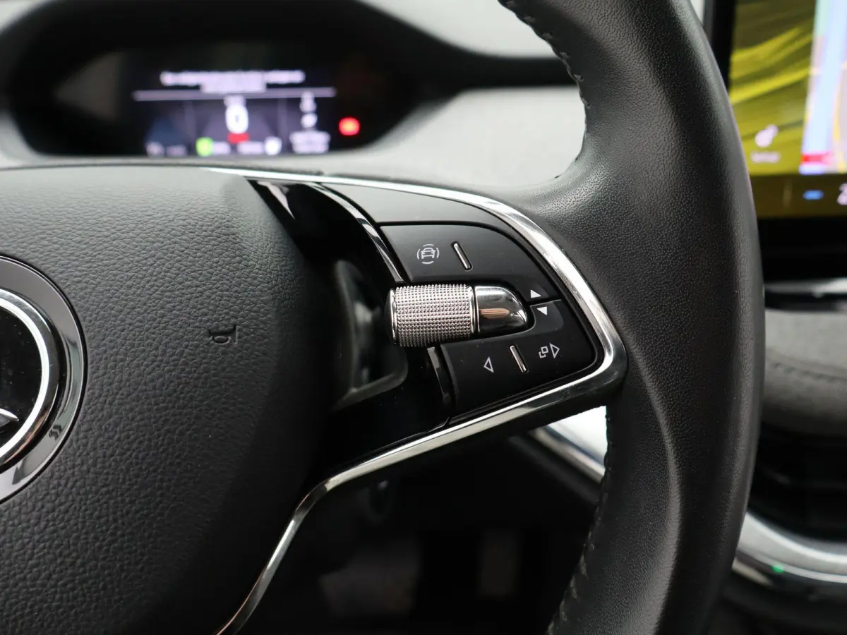 60 Sportline Business | LEDEREN BEKLEDING | 20 " LICHTMETALEN VELGEN | NAVIGATIE FULL MAP | APPLE/ANDROID CARPLAY | 12 MAANDEN BOVAG GARANTIE |