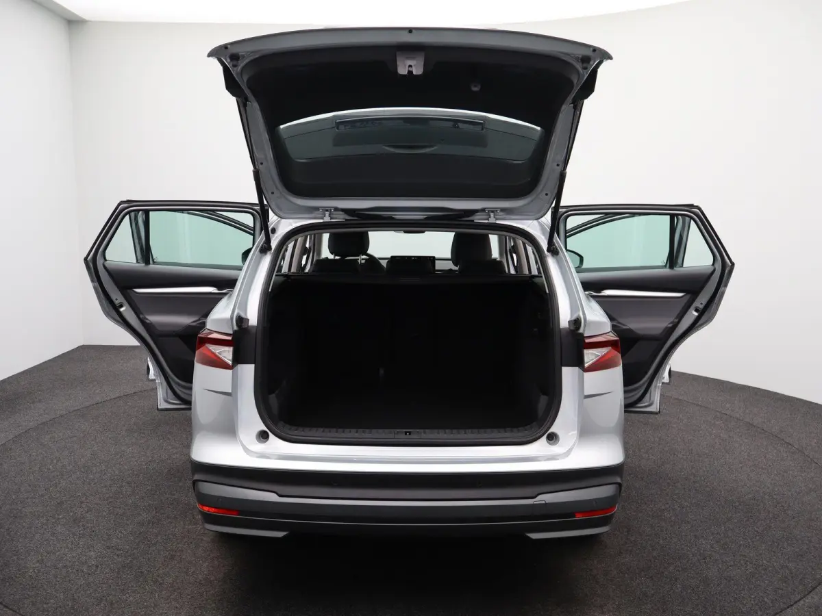 60 Sportline Business | LEDEREN BEKLEDING | 20 " LICHTMETALEN VELGEN | NAVIGATIE FULL MAP | APPLE/ANDROID CARPLAY | 12 MAANDEN BOVAG GARANTIE |