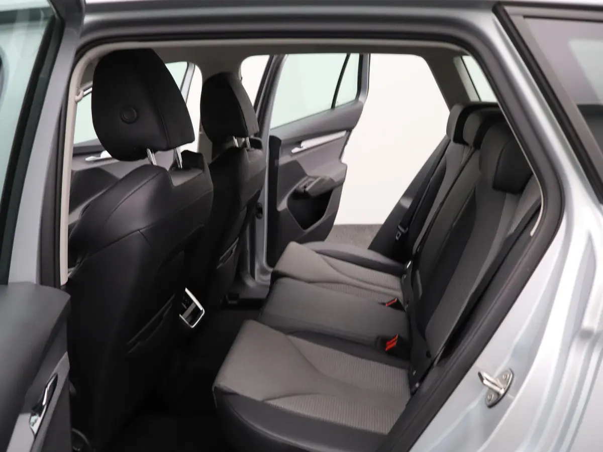 60 Sportline Business | LEDEREN BEKLEDING | 20 " LICHTMETALEN VELGEN | NAVIGATIE FULL MAP | APPLE/ANDROID CARPLAY | 12 MAANDEN BOVAG GARANTIE |