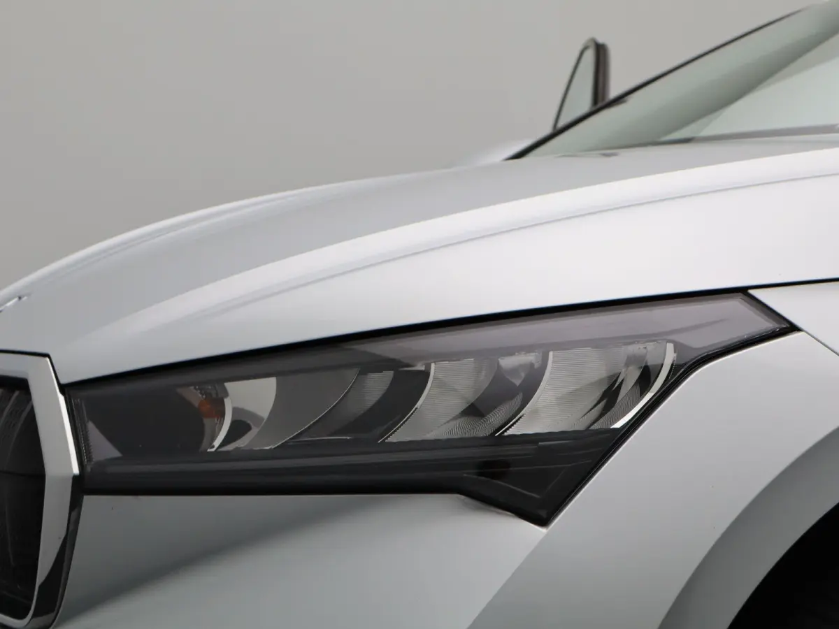 60 Sportline Business | LEDEREN BEKLEDING | 20 " LICHTMETALEN VELGEN | NAVIGATIE FULL MAP | APPLE/ANDROID CARPLAY | 12 MAANDEN BOVAG GARANTIE |