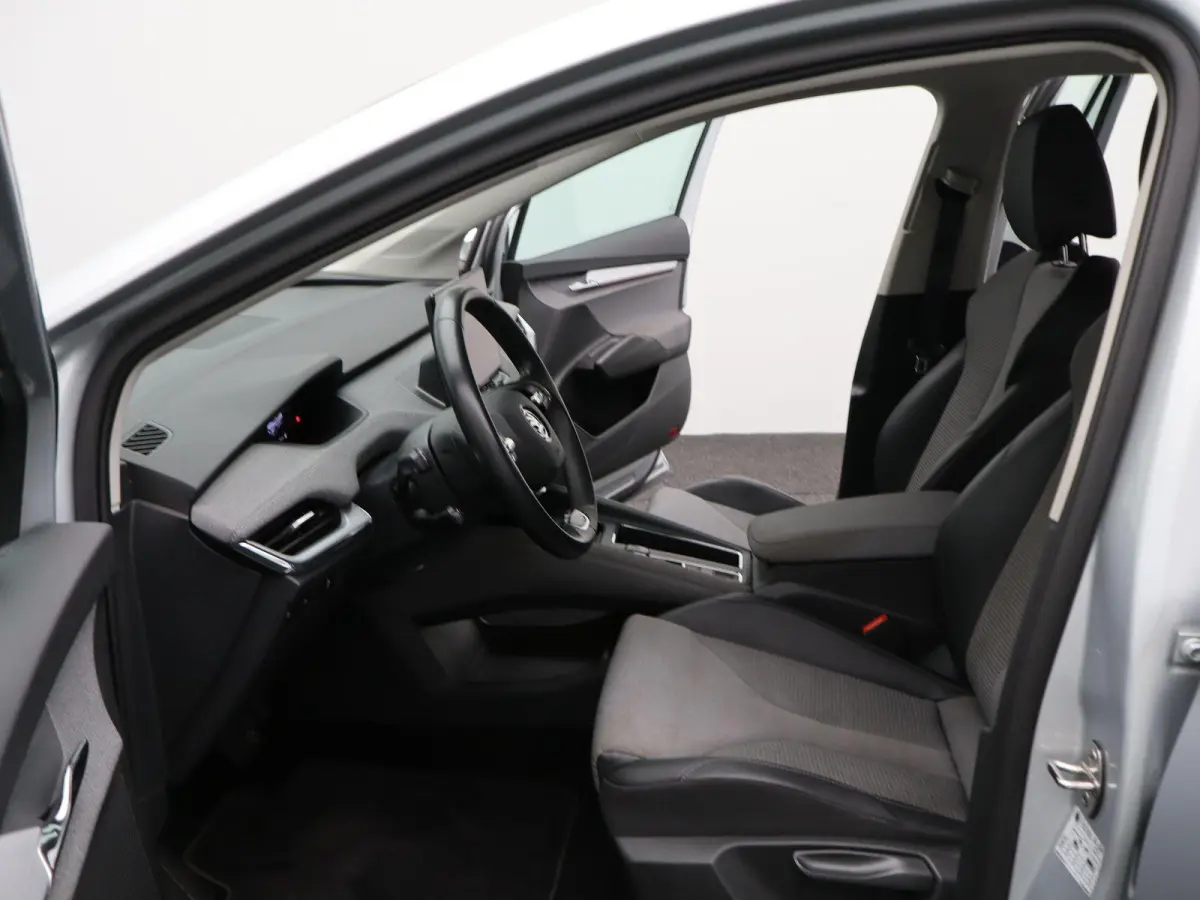 60 Sportline Business | LEDEREN BEKLEDING | 20 " LICHTMETALEN VELGEN | NAVIGATIE FULL MAP | APPLE/ANDROID CARPLAY | 12 MAANDEN BOVAG GARANTIE |