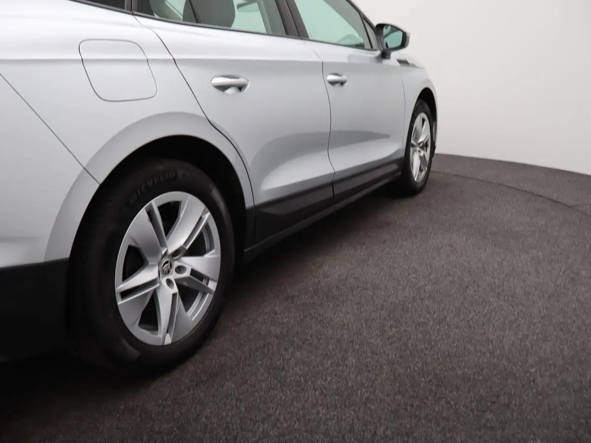 60 Sportline Business | LEDEREN BEKLEDING | 20 " LICHTMETALEN VELGEN | NAVIGATIE FULL MAP | APPLE/ANDROID CARPLAY | 12 MAANDEN BOVAG GARANTIE |