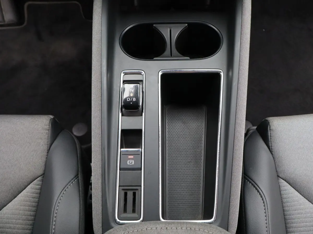 60 Sportline Business | LEDEREN BEKLEDING | 20 " LICHTMETALEN VELGEN | NAVIGATIE FULL MAP | APPLE/ANDROID CARPLAY | 12 MAANDEN BOVAG GARANTIE |