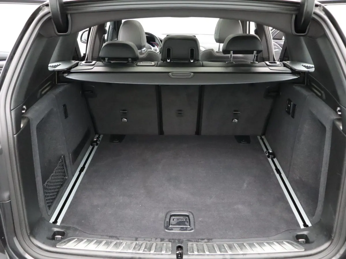 xDrive20d M SPORT AT | LEDEREN BEKLEDING | PANORAMADAK | LED VERLICHTING | STOELVERWARMING | LICHTMETALEN VELGEN | 12 MAANDEN BOVAG GARANTIE |