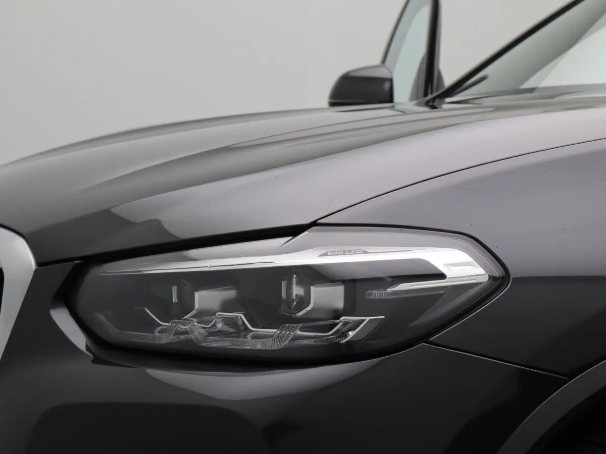xDrive20d M SPORT AT | LEDEREN BEKLEDING | PANORAMADAK | LED VERLICHTING | STOELVERWARMING | LICHTMETALEN VELGEN | 12 MAANDEN BOVAG GARANTIE |