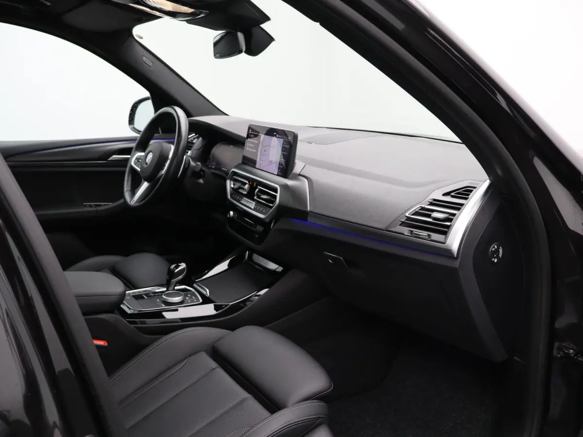 xDrive20d M SPORT AT | LEDEREN BEKLEDING | PANORAMADAK | LED VERLICHTING | STOELVERWARMING | LICHTMETALEN VELGEN | 12 MAANDEN BOVAG GARANTIE |