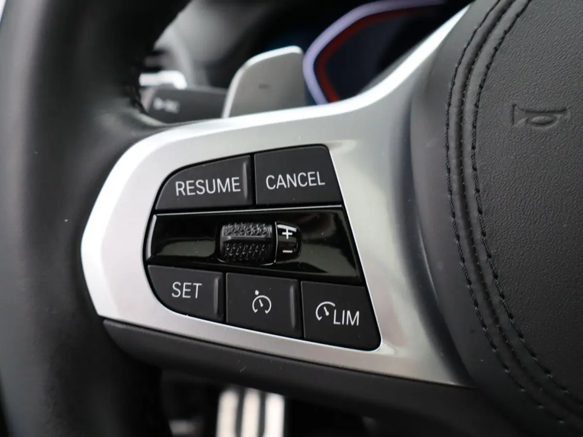xDrive20d M SPORT AT | LEDEREN BEKLEDING | PANORAMADAK | LED VERLICHTING | STOELVERWARMING | LICHTMETALEN VELGEN | 12 MAANDEN BOVAG GARANTIE |