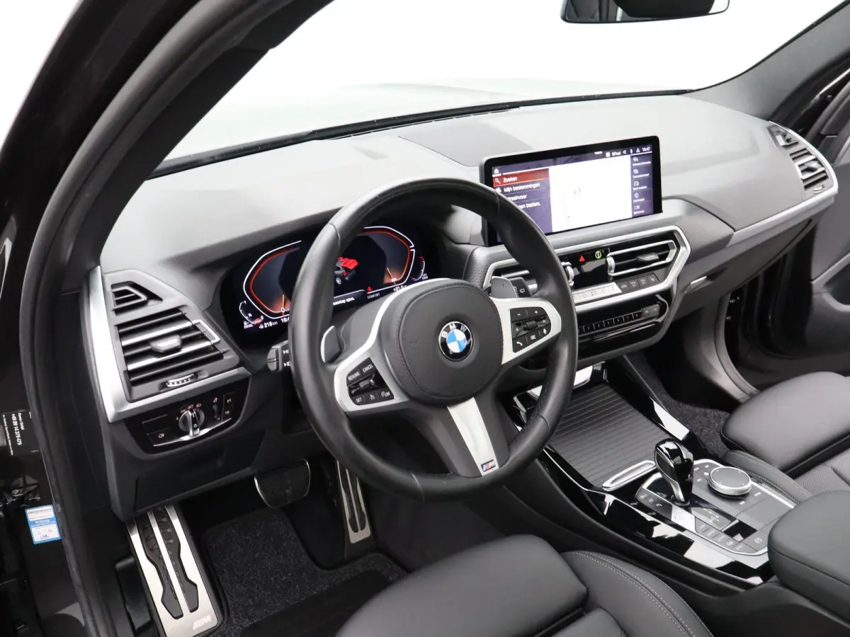 xDrive20d M SPORT AT | LEDEREN BEKLEDING | PANORAMADAK | LED VERLICHTING | STOELVERWARMING | LICHTMETALEN VELGEN | 12 MAANDEN BOVAG GARANTIE |