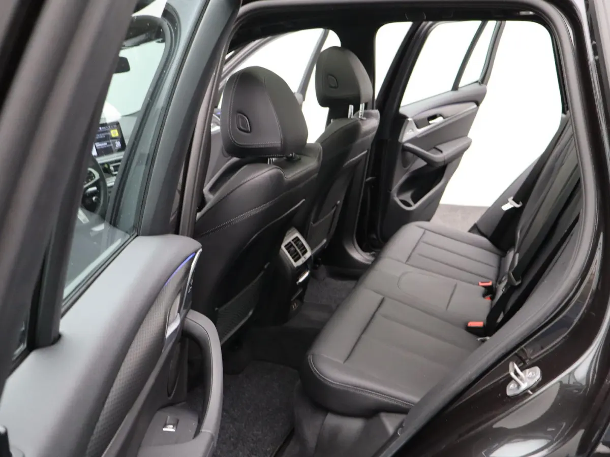 xDrive20d M SPORT AT | LEDEREN BEKLEDING | PANORAMADAK | LED VERLICHTING | STOELVERWARMING | LICHTMETALEN VELGEN | 12 MAANDEN BOVAG GARANTIE |