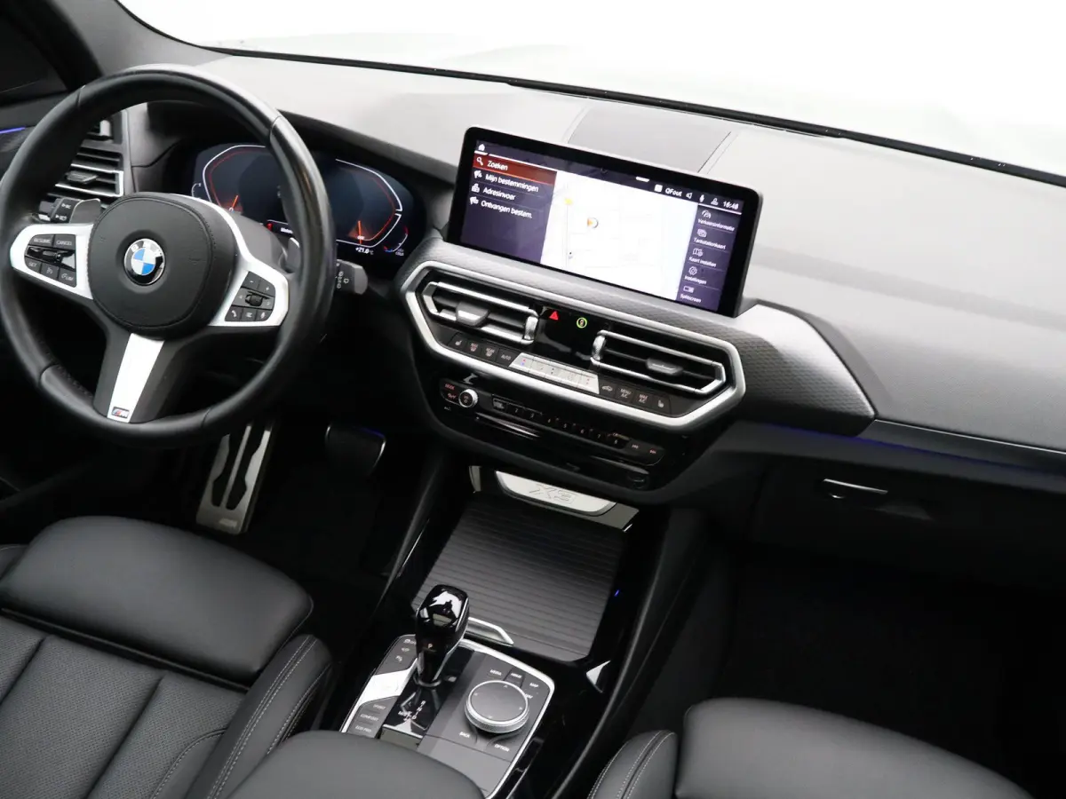 xDrive20d M SPORT AT | LEDEREN BEKLEDING | PANORAMADAK | LED VERLICHTING | STOELVERWARMING | LICHTMETALEN VELGEN | 12 MAANDEN BOVAG GARANTIE |