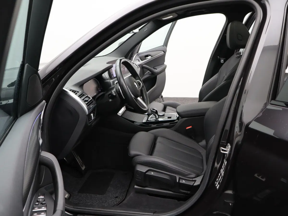 xDrive20d M SPORT AT | LEDEREN BEKLEDING | PANORAMADAK | LED VERLICHTING | STOELVERWARMING | LICHTMETALEN VELGEN | 12 MAANDEN BOVAG GARANTIE |