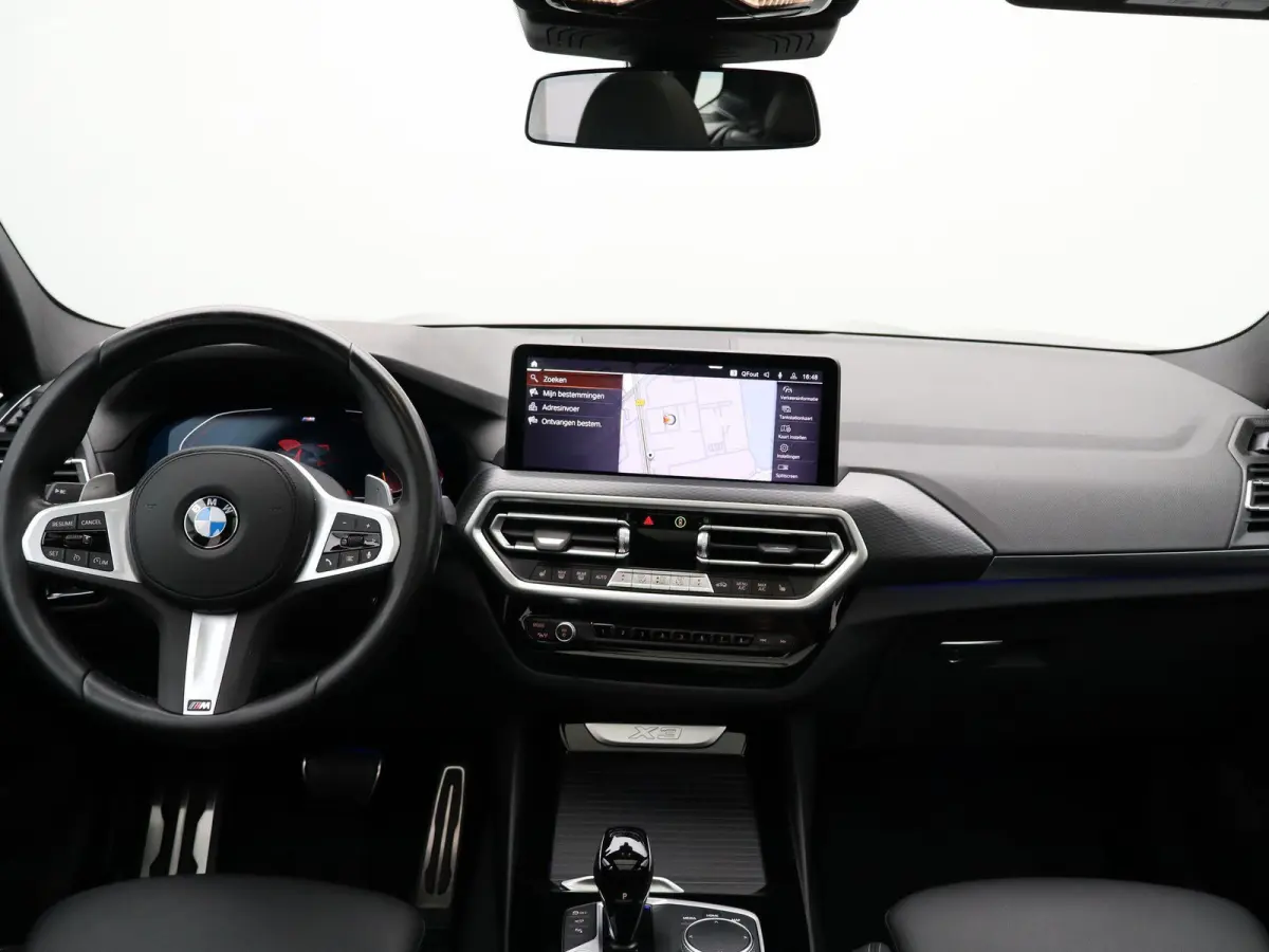 xDrive20d M SPORT AT | LEDEREN BEKLEDING | PANORAMADAK | LED VERLICHTING | STOELVERWARMING | LICHTMETALEN VELGEN | 12 MAANDEN BOVAG GARANTIE |